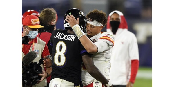 Både Patrick Mahome och Lamar Jackson möter krissituationer under den nya säsongen